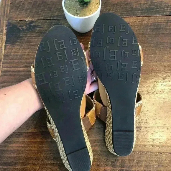 Eric Javits | Tan & Cream Slides Low Wedge Sandals - Picture 3 of 4